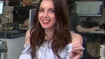 La robe bleue de Melanie Bromley dans E! News