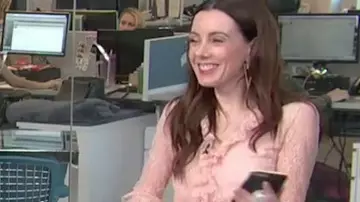 La robe en dentelle de Melanie Bromley dans E! News