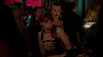 The crop top from Lauren (Molly Bernard) in Younger S04E06