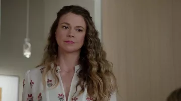 The silk dress of Liza Miller (Sutton Foster) in Younger S04E06 (version blouse)