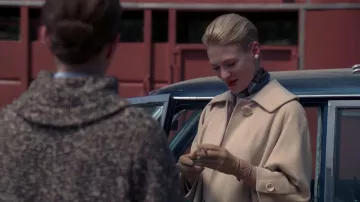 Les gants de Betty Draper (January Jones) dans Mad Men S02E01