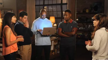 Le polo rayé Paul Smith de Winston Bishop (Lamorne Morris) dans New Girl (S04E17)