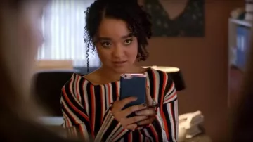 La robe à rayures de Kat (Aisha Dee) dans The bold type S01E06