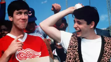 Le maillot rouge des Detroit Red Wings de Cameron Frye (Alan Ruck) dans La Folle Journée de Ferris Bueller