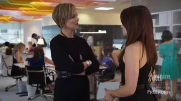 The top laced in the back of Jane Sloan (Katie Stevens) in The bold type-S01E01