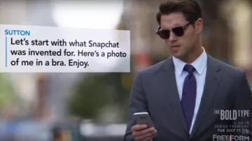 Sunglasses Ray Ban of Richard Hunter (Sam Page) in The bold type-S01E01