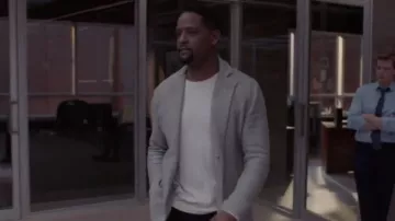 jacket grey Owen in Quantico season 2 episode 18