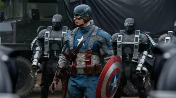 The costume of Captain America / Steve Rogers (Chris Evans) in Captain America : First Avenger