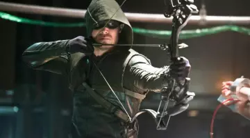 Le costume de Oli­ver Jo­nas Queen (Ste­phen Amell) dans Ar­row S03