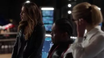 Le blouson en cuir noir Zara de Dinah Drake / Black Canary (Juliana Harkavy) dans Arrow S05E21