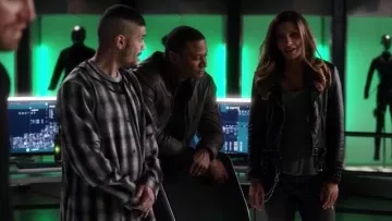 Le blouson en cuir de Dinah Drake / Black Canary (Juliana Harkavy) dans Arrow S05E21