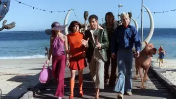 Shoes with red heels, Vera Dinkley (Linda Cardellini) in the movie Scooby-Doo