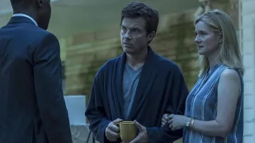 Blusa a rayas de Wendy Bird (Laura Linney) en Ozark S01E01