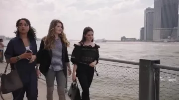 Bolso ALLSAINTS de Kat Edison (Aisha Dee) en The Bold Type S01E07