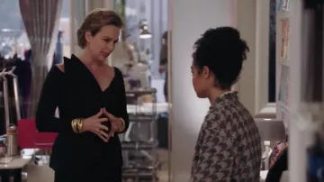 La chaqueta larga ISABEL MARANT de Kat Edison (Aisha Dee) en The Bold Type S01E07