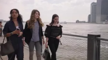 Bolso ALLSAINTS de Kat Edison (Aisha Dee) en The Bold Type S01E07
