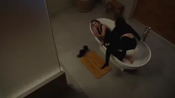Botas de piel negra alaïa de Jane Sloan (Katie Stevens) en The Bold Type S01E07