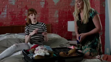 The top striped Lauren (Molly Bernard) in Younger S04E07
