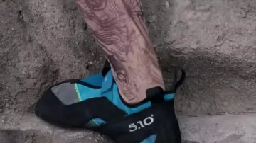The climbing shoes of Jane Doe (Jaimie Alexander) in Blindspot season 3