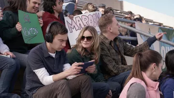 Le casque audio sans fil noir Bose de Sam Gardner (Keir Gilchrist) dans Atypical