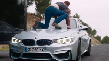 La BMW M3 modèle F80 de Garrett Foster (Freddie Thorp) et Andrew Foster (Scott Eastwood) dans Overdrive