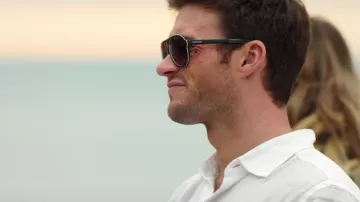 Las gafas de sol Lacoste de Andrew Foster (Scott Eastwood) en Overdrive