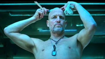 Plates military Colonel (Woody Harrelson) in The Planet of the Apes : Supremacy