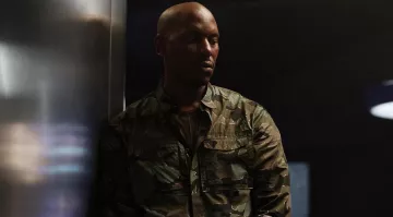 La chemise camuflaje de Roman Pearce (Tyrese Gibson) dans Fast and Furious 8