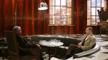 Le jeu d'échecs en crystal du Boss (Morgan Freeman) dans Slevin