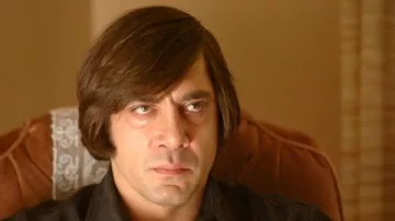 The wig of the cut of hair of Anton Chigurh (Javier Bardem) in No Country for old men