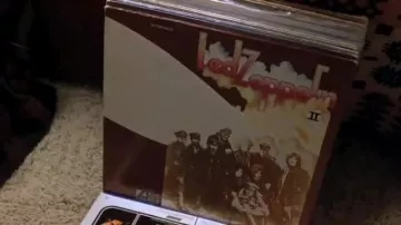 Le vinyle Led Zeppelin II présent dans Presque Célèbre