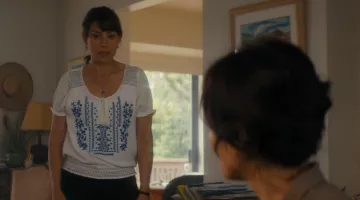 The top of Liza Ortiz, Elizabeth Rodriguez) in fear The Walking Dead
