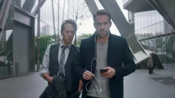Headphones iPhone 7 Apple (Earpods) Michael Bryce (Ryan Reynolds) in Hitman & Bodyguard