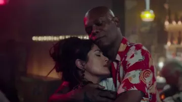 Les boucles d'oreilles de Sonia Kincaid (Salma Hayek) dans Hitman & Bodyguard