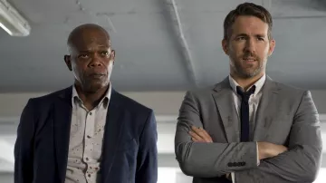 El traje gris de Michael Bryce (Ryan Reynolds) en Hitman & Bodyguard