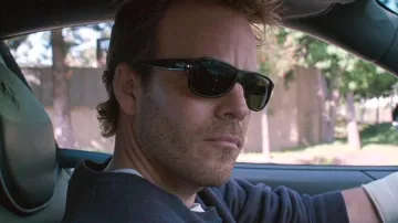 Gafas de sol Persol de Johnny Marco (Stephen Dorff) en algún lugar
