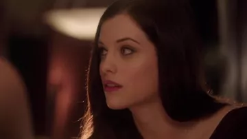 The red lips of Helena Bertinelli (Jessica de Gouw) in Arrow S01E08