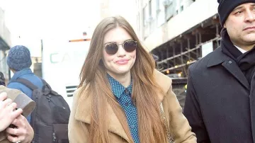 The blue shirt patterned with Lydia Martin (Holland Roden) in Teen Wolf