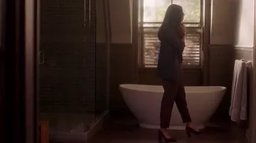 The pumps bordeaux of Alex Parrish (Priyanka Chopra) in Quantico S02E22