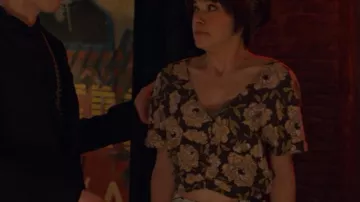 The blouse / crop top floral buttoned Alison Hendrix (Tatiana Maslany) in Orphan Black S05E08