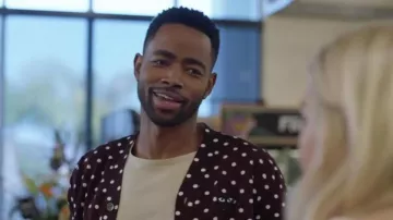 The Cardigan Play Like Boys de Lawrence Walker (Jay Ellis) en Insecure S02E04