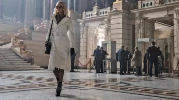 The boots 'Fetish' studded Saint Laurent of Lorraine Broughton (Charlize Theron) in Atomic Blonde
