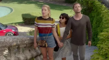 Le pull à rayures multicolores de Alexia (Julia Piaton) dans Jour J