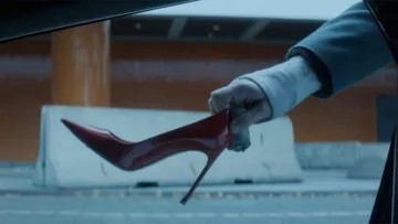 Les escarpins vernis rouge Dior de Lorraine (Charlize Theron) dans Atomic Blonde