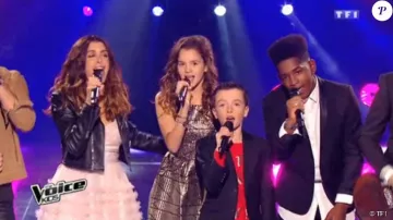 La robe rose Saint Laurent de Jenifer lors de la finale de The Voice Kids 2