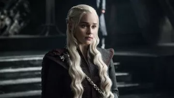 La cadena corporal de la Madre de Dragones de Daenerys Targaryen (Emilia Clarke) en Game Of Thrones