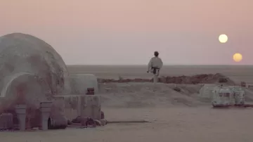 El hogar de los tíos y tías de Luke Skywalker (Mark Hamill) en Star Wars IV: Una nueva esperanza
