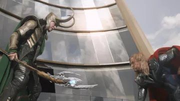 Le long sceptre final de Loki (Tom Hidd­les­ton) dans Avengers