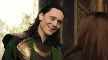 The golden necklace of Loki (Tom Hiddleston) in Thor : the Dark world, The