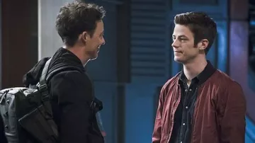 Chaqueta roja/borgoña de Barry Allen (Grant Gustin) en The Flash